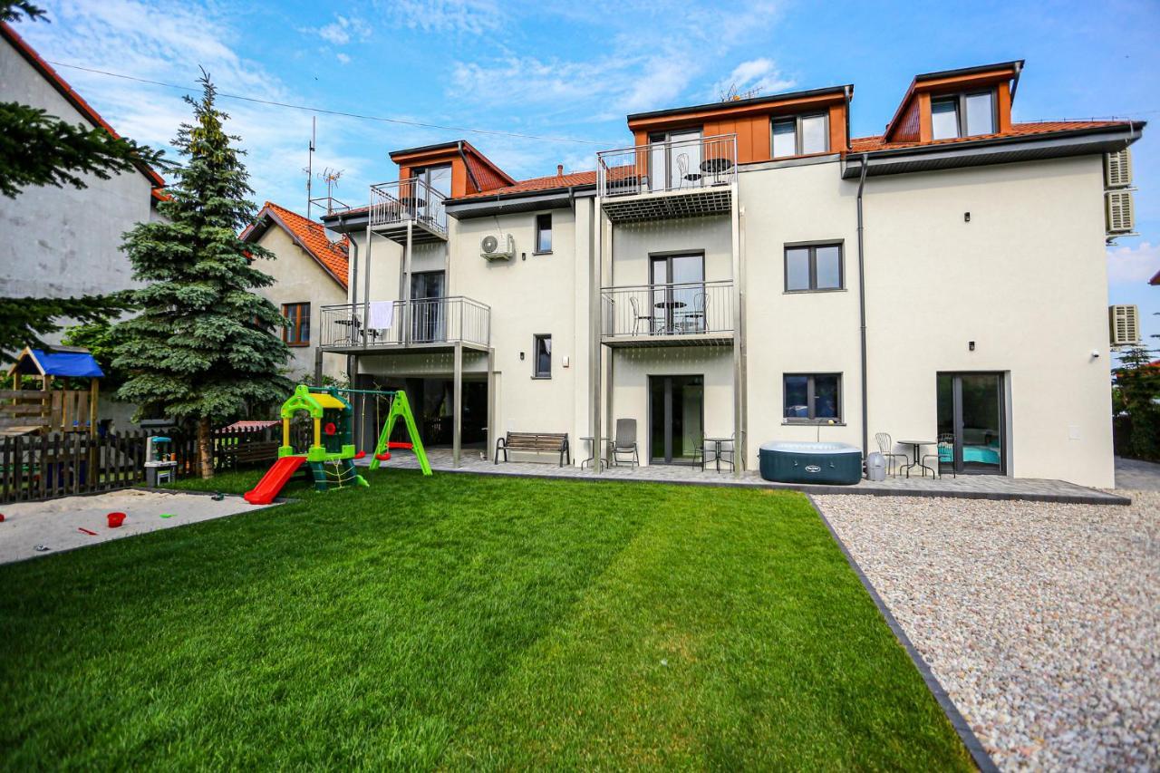 Apart Baltyk Pokoje & Apartamenty Łeba Εξωτερικό φωτογραφία